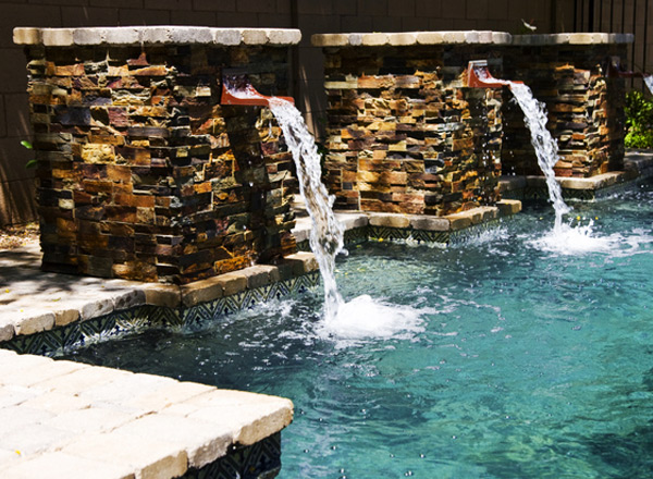 Swimming pool with custom water flow swimming pool custom water flow spout stream